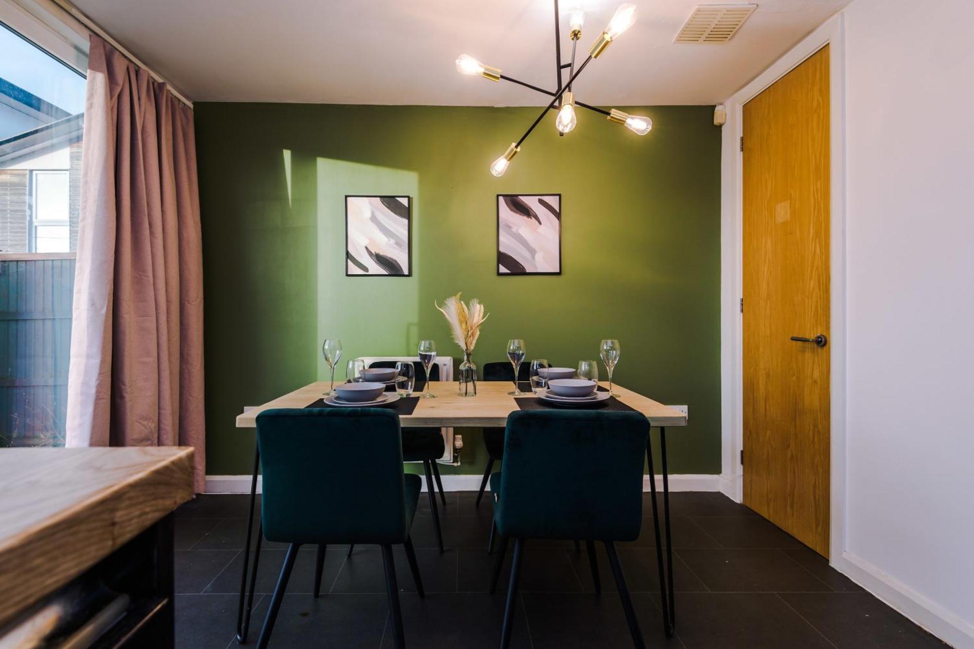 Rest&Recharge At A Spacious Townhouse By The Etihad Manchester Exterior foto