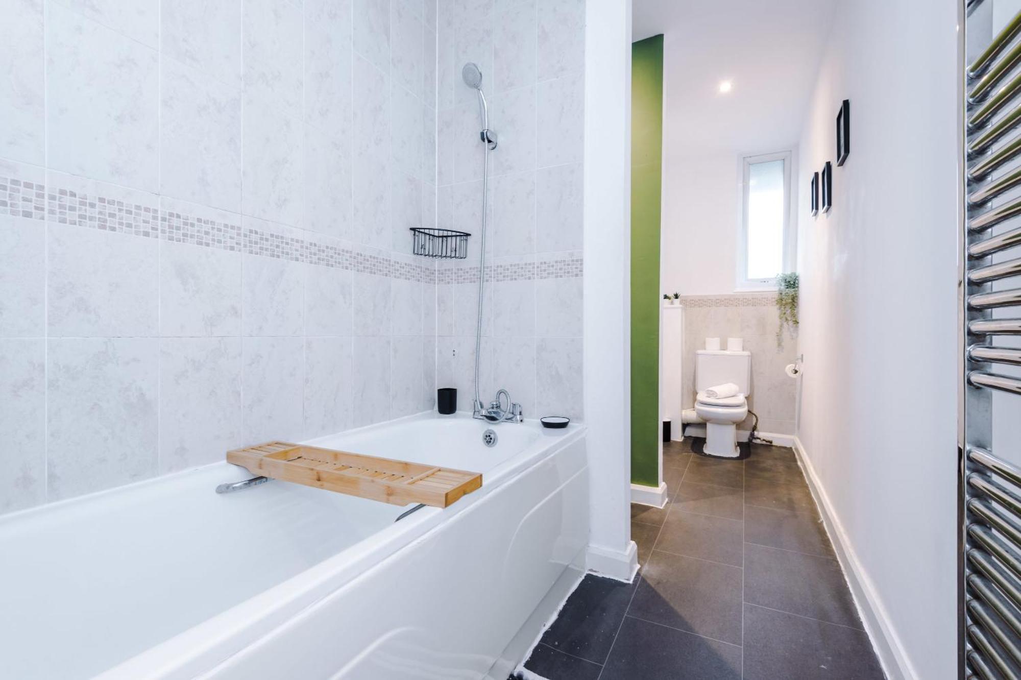 Rest&Recharge At A Spacious Townhouse By The Etihad Manchester Exterior foto