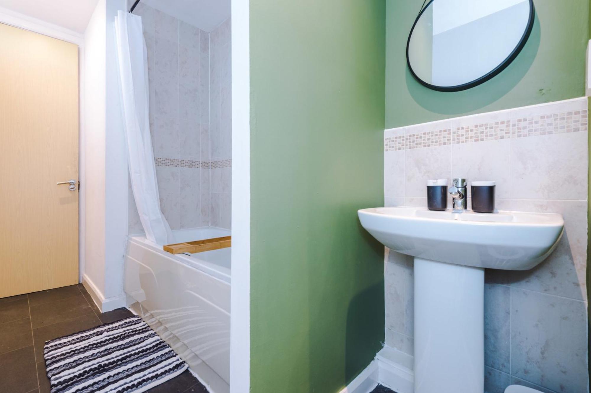 Rest&Recharge At A Spacious Townhouse By The Etihad Manchester Exterior foto