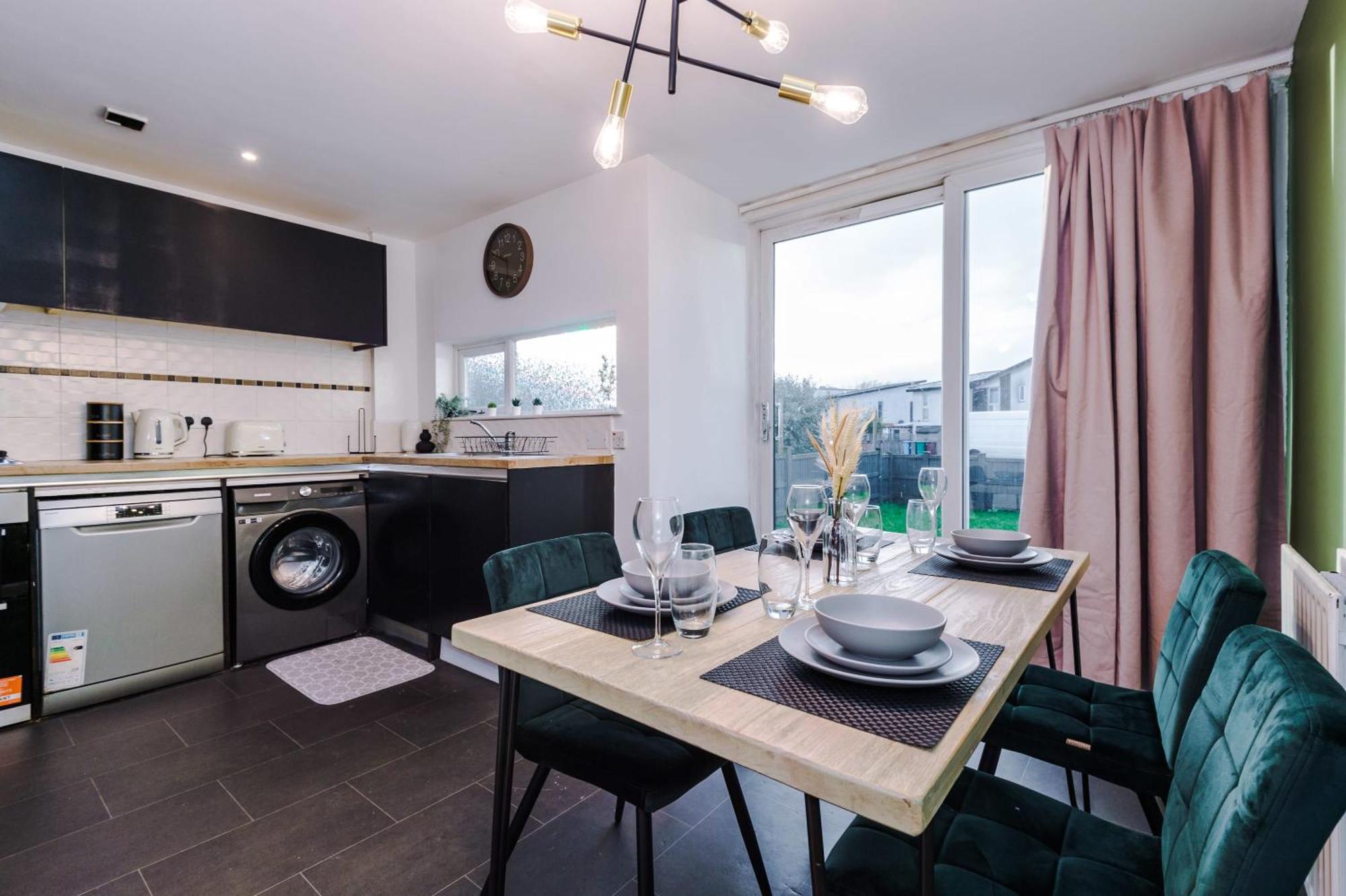 Rest&Recharge At A Spacious Townhouse By The Etihad Manchester Exterior foto